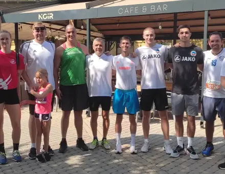 FUTÓVERSENYEN A CSAPAT TAGJAI