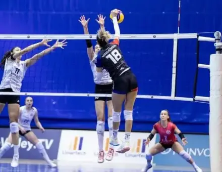 A VASAS JUTOTT A DÖNTŐBE