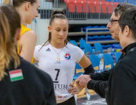 FRUZSI ÉS SZASZI IS MARAD!