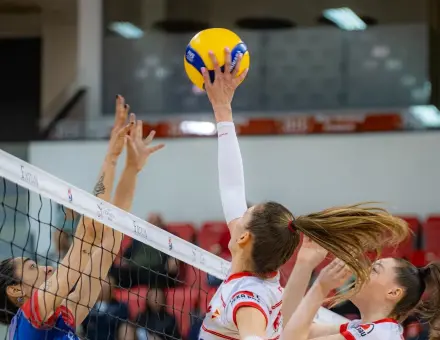 ISMÉT ÖT SZETT, ISMÉT GYŐZELEM!