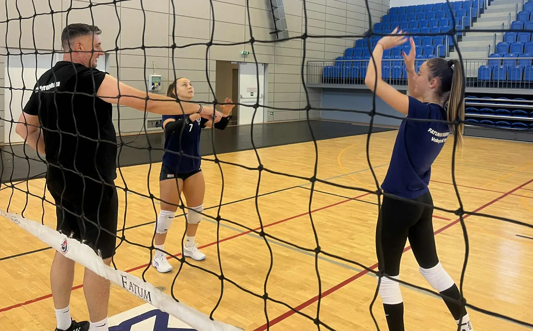 JÖN AZ ELSŐ EDZŐMECCS