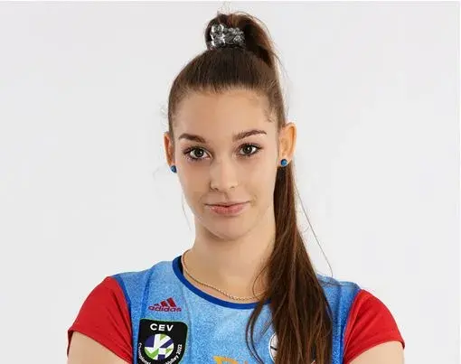 BOGÁR DORINA IS MARAD!