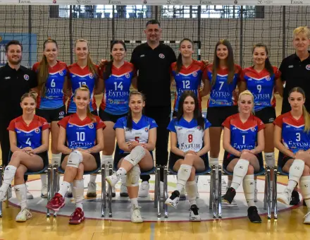 BAJNOKI DÖNTŐ ELŐTT A LÁNYOK