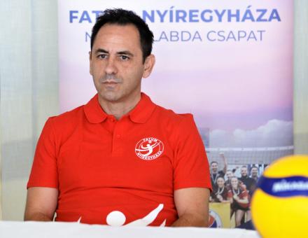 EDZŐVÁLTÁS A CSAPATNÁL