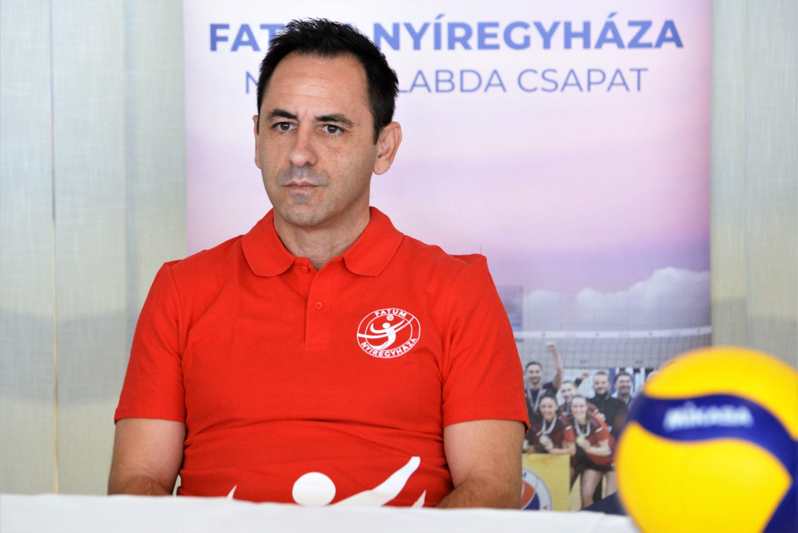 EDZŐVÁLTÁS A CSAPATNÁL