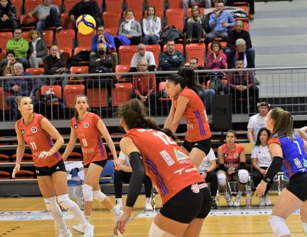 VERESÉGGEL INDULT A NEGYEDDÖNTŐS PÁRHARC