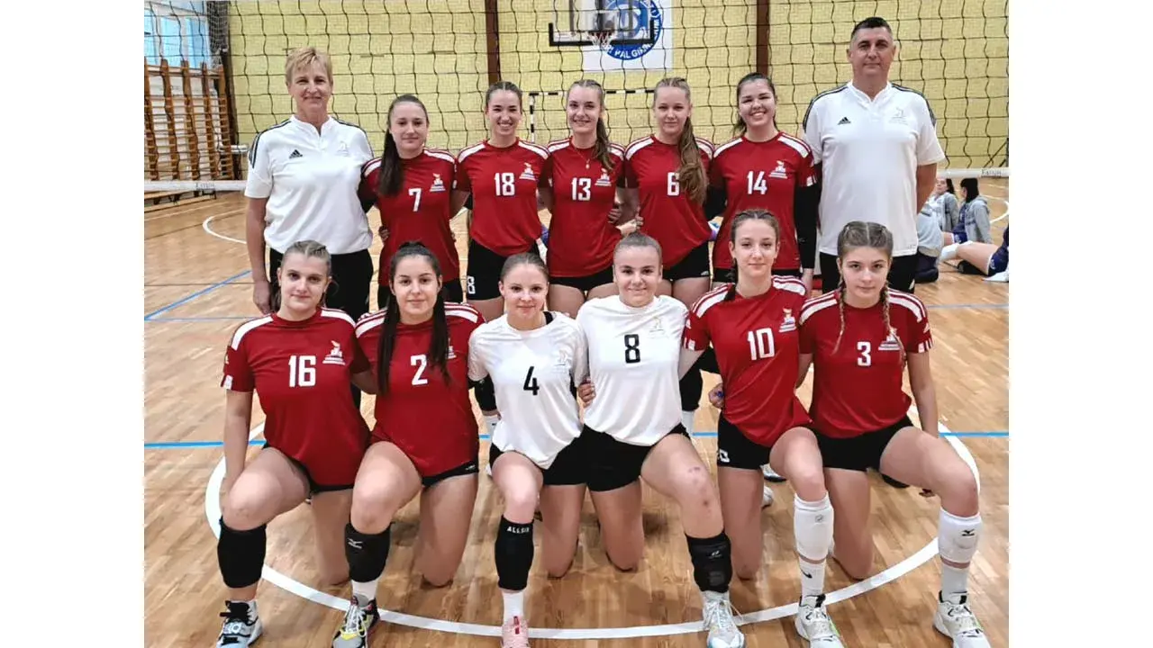 NÉGY KÖZÖTT AZ U17-ES CSAPAT