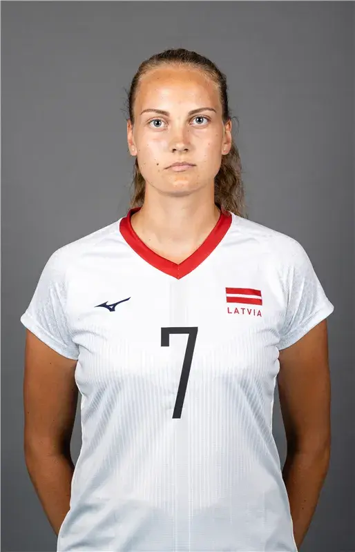 LETT VÁLOGATOTTAL LETT TELJES A KERET