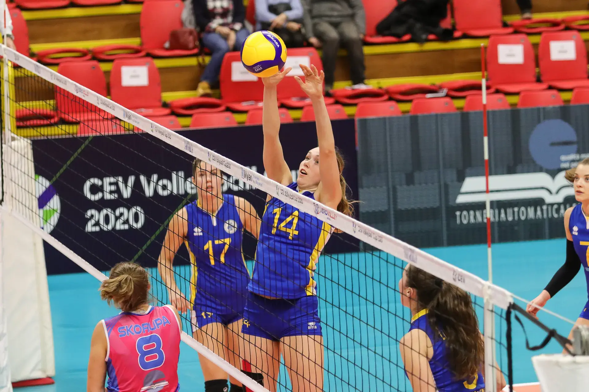 UKRÁN RÖPLABDÁSOKNAK SEGÍT A FATUM