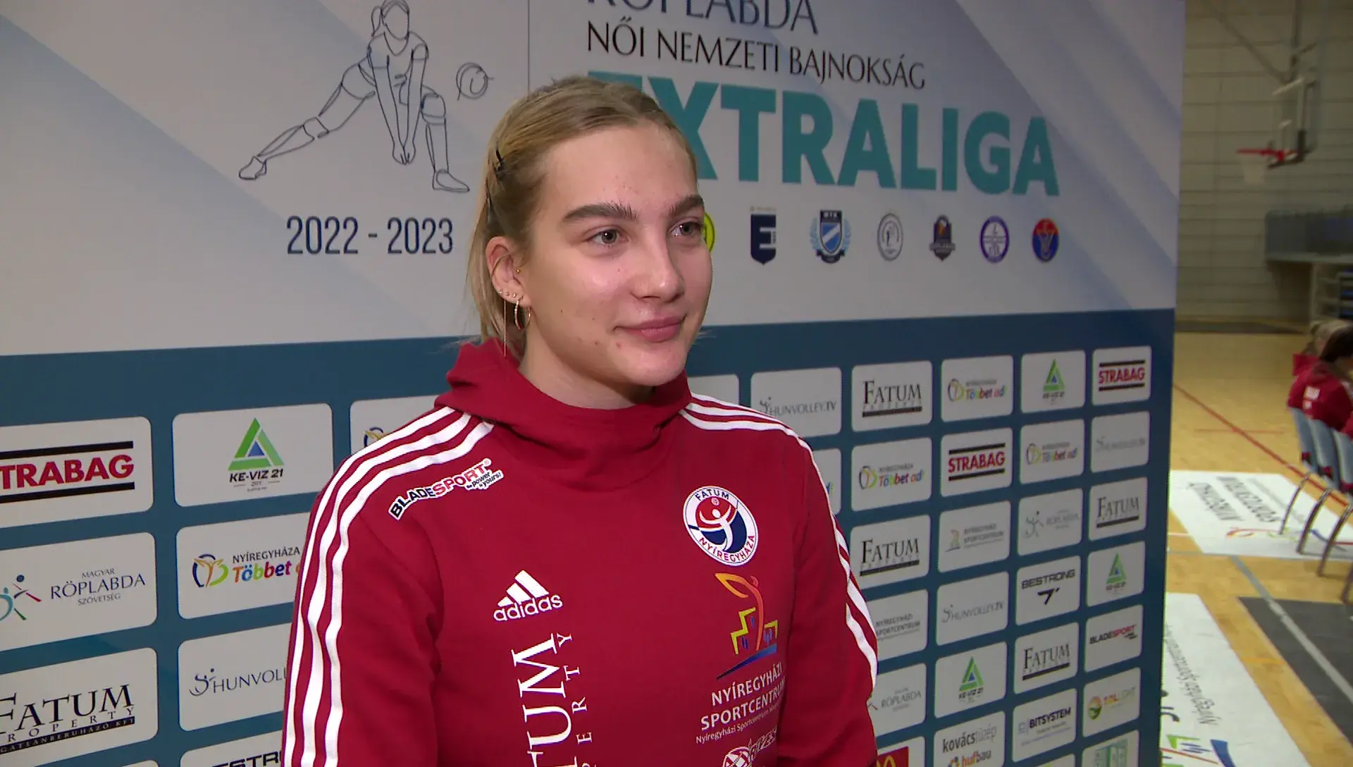 UTOLSÓKÉNT ÉRKEZETT, DE ELSŐ AKAR LENNI