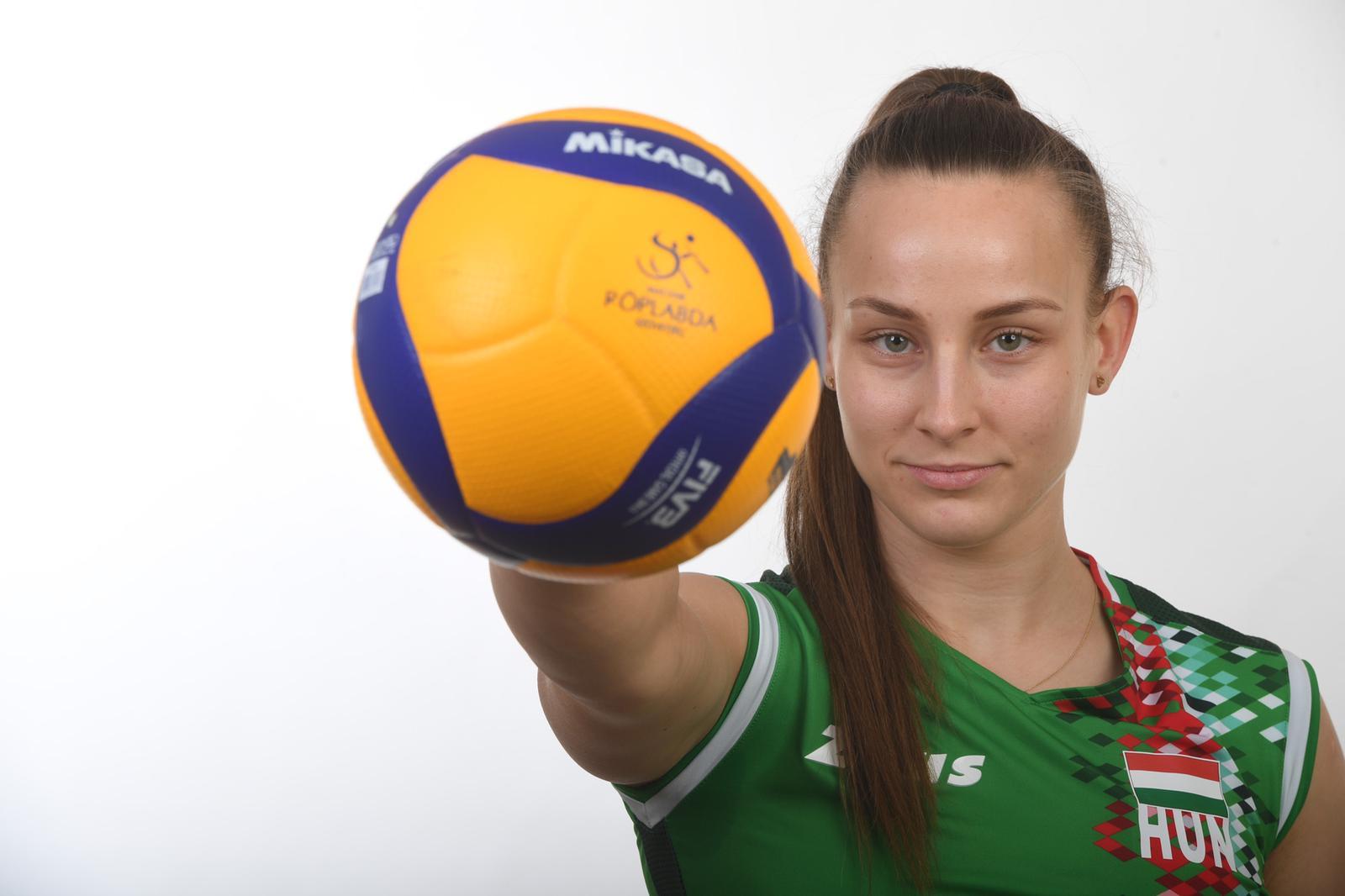 Tóth Fruzsi:" Büszkén viselem a válogatott mezt